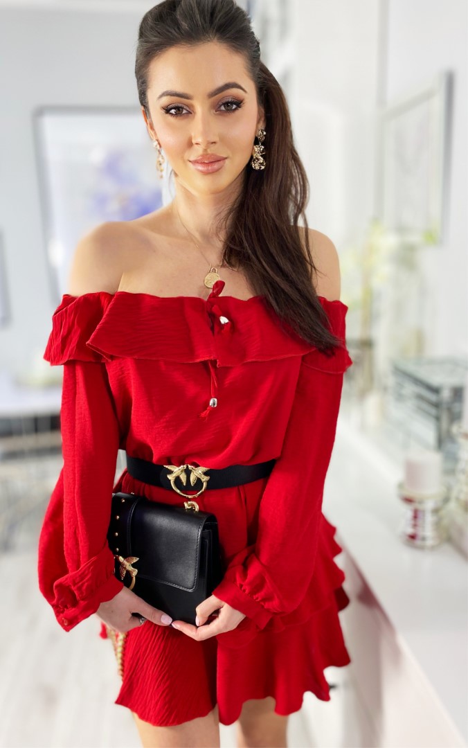 Czerwona sukienka mini z falbankami butik online smlfashion (1)