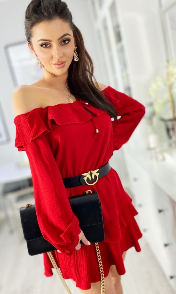 Czerwona sukienka mini z falbankami butik online smlfashion (3)