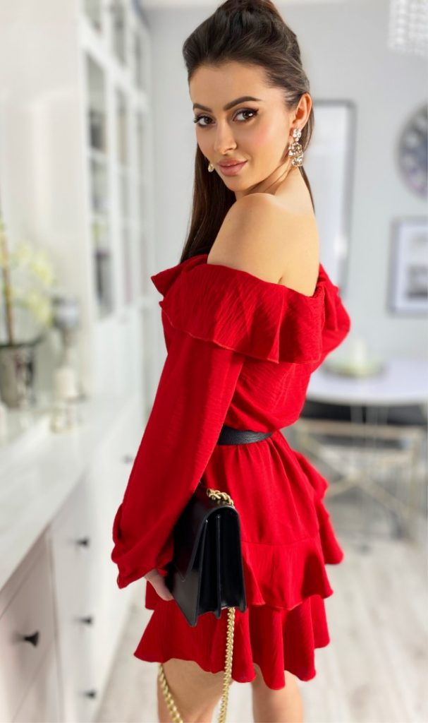 Czerwona sukienka mini z falbankami butik online smlfashion (4)