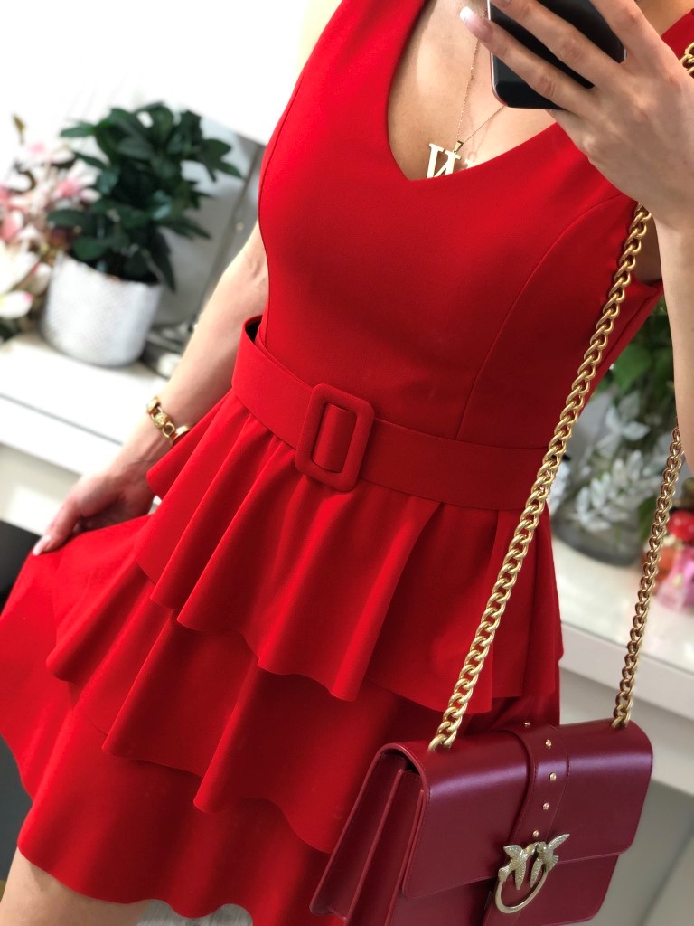 czerwone sukienki z falbankami